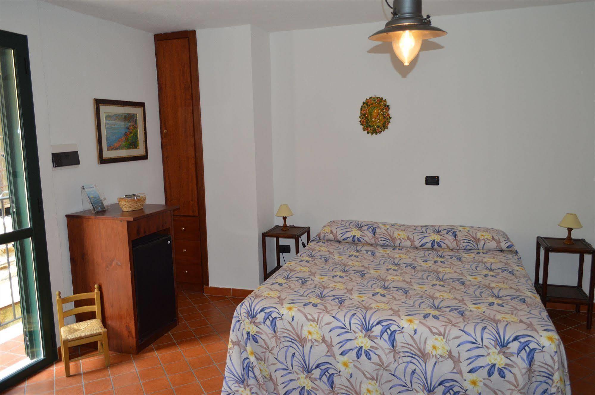 Le Piccole Grotte Bed & Breakfast Scilla Exterior photo