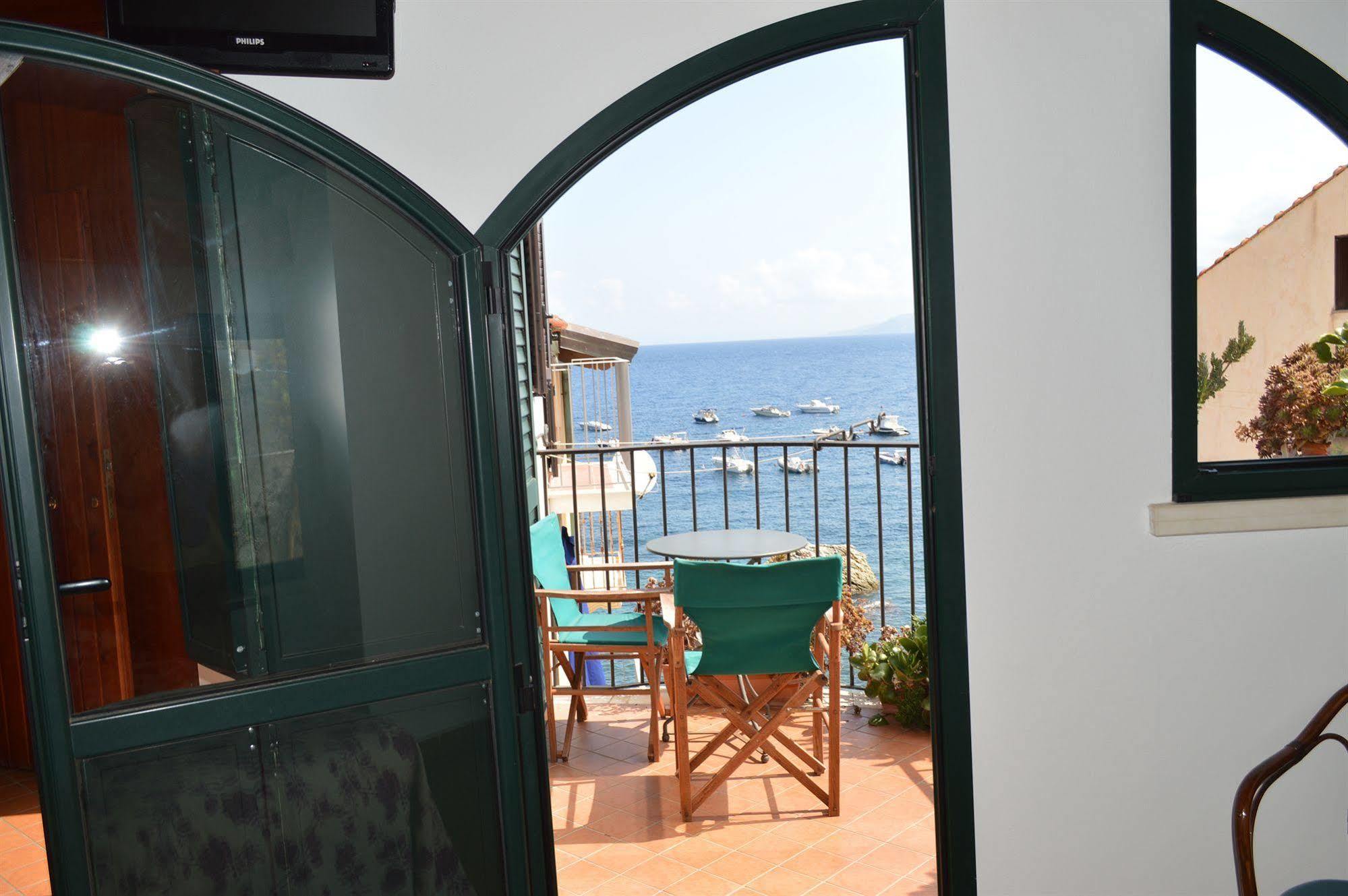 Le Piccole Grotte Bed & Breakfast Scilla Exterior photo