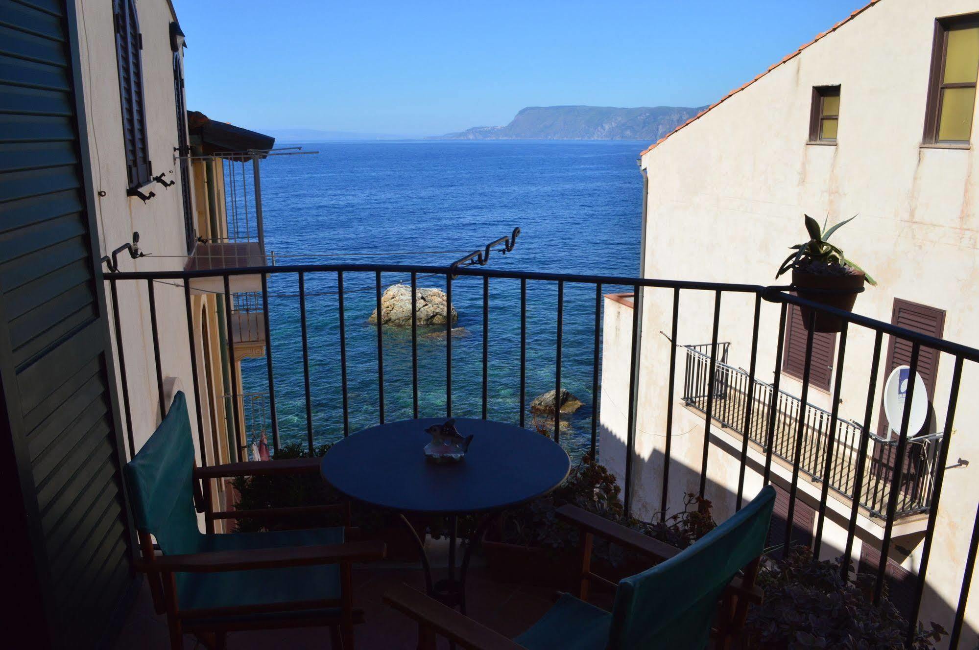 Le Piccole Grotte Bed & Breakfast Scilla Exterior photo